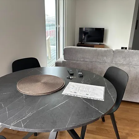 Apartment New On Floor, 2 Minutes From Train Station