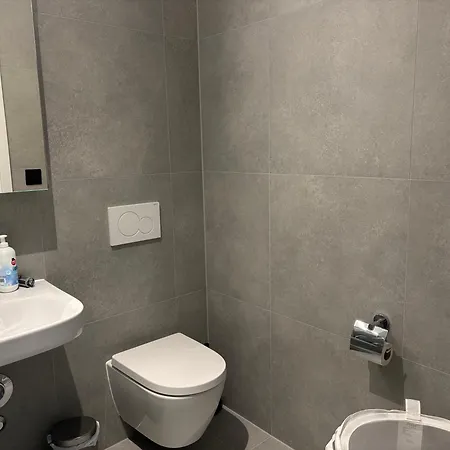 Apartment New On Floor, 2 Minutes From Train Station *