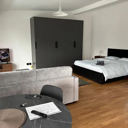 Apartman New On Floor, 2 Minutes From Train Station